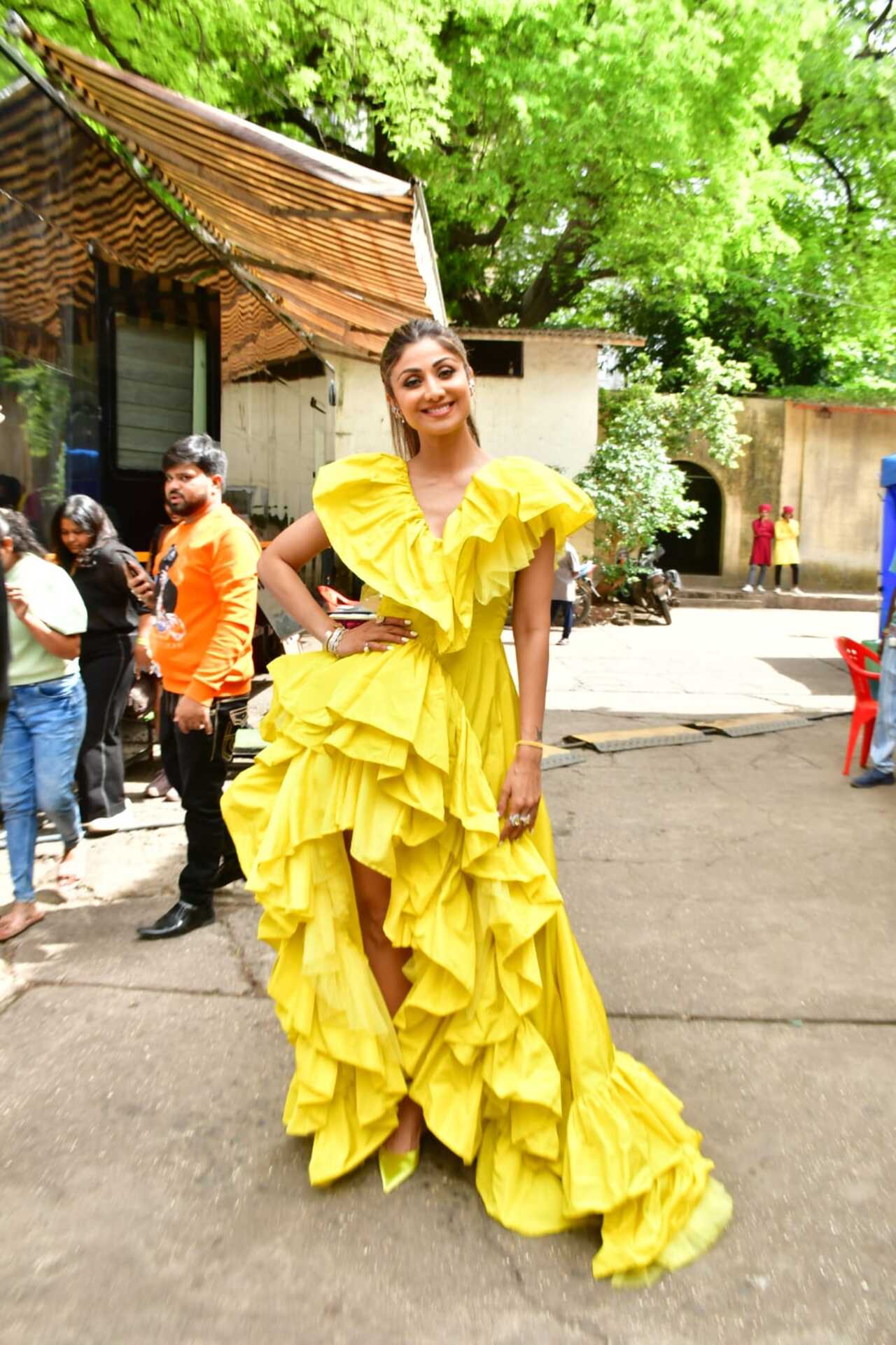 Shilpa Shetty dazzled in yellow on the set of India's Got Talent 10